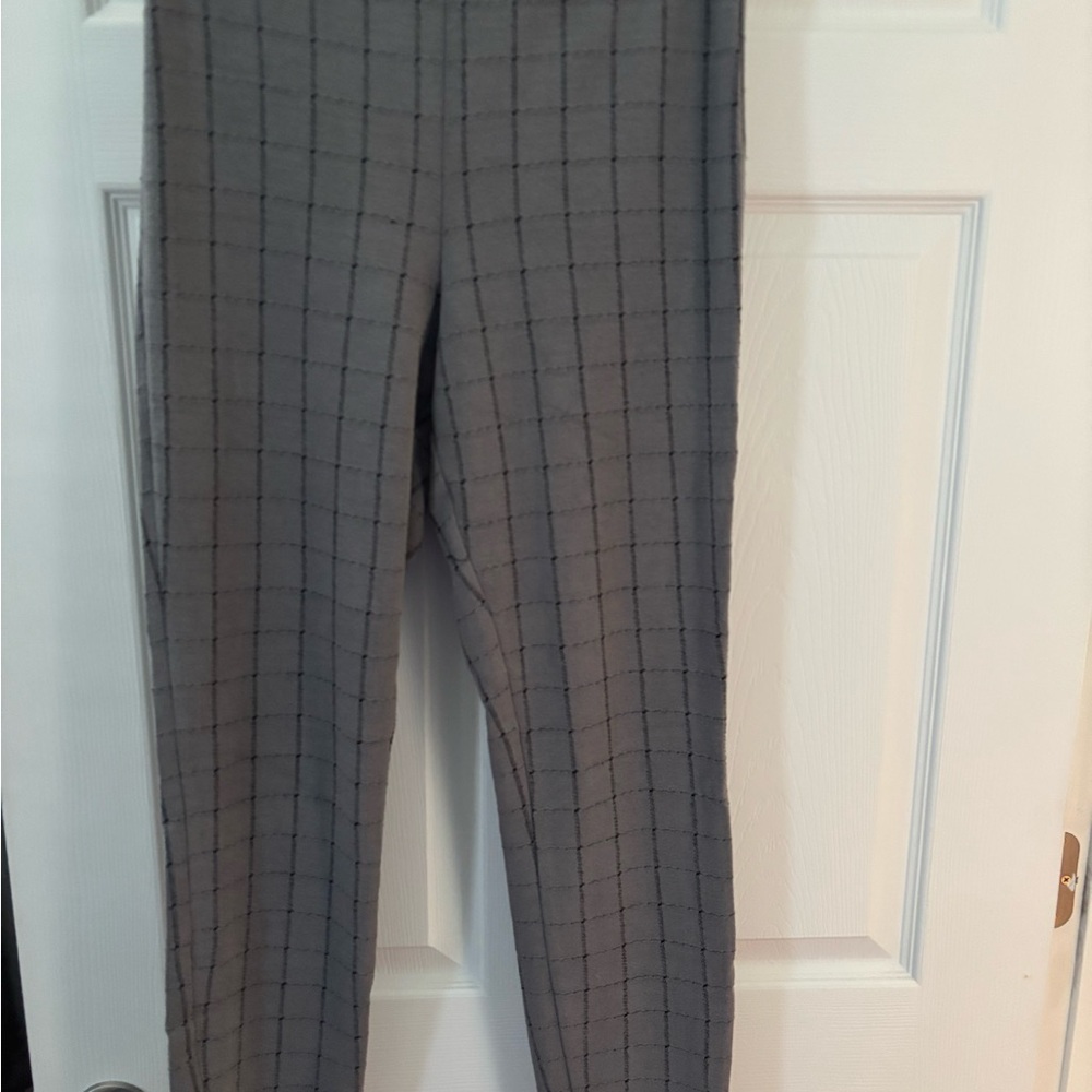 HUE Gray/Black Window Pane Leggings